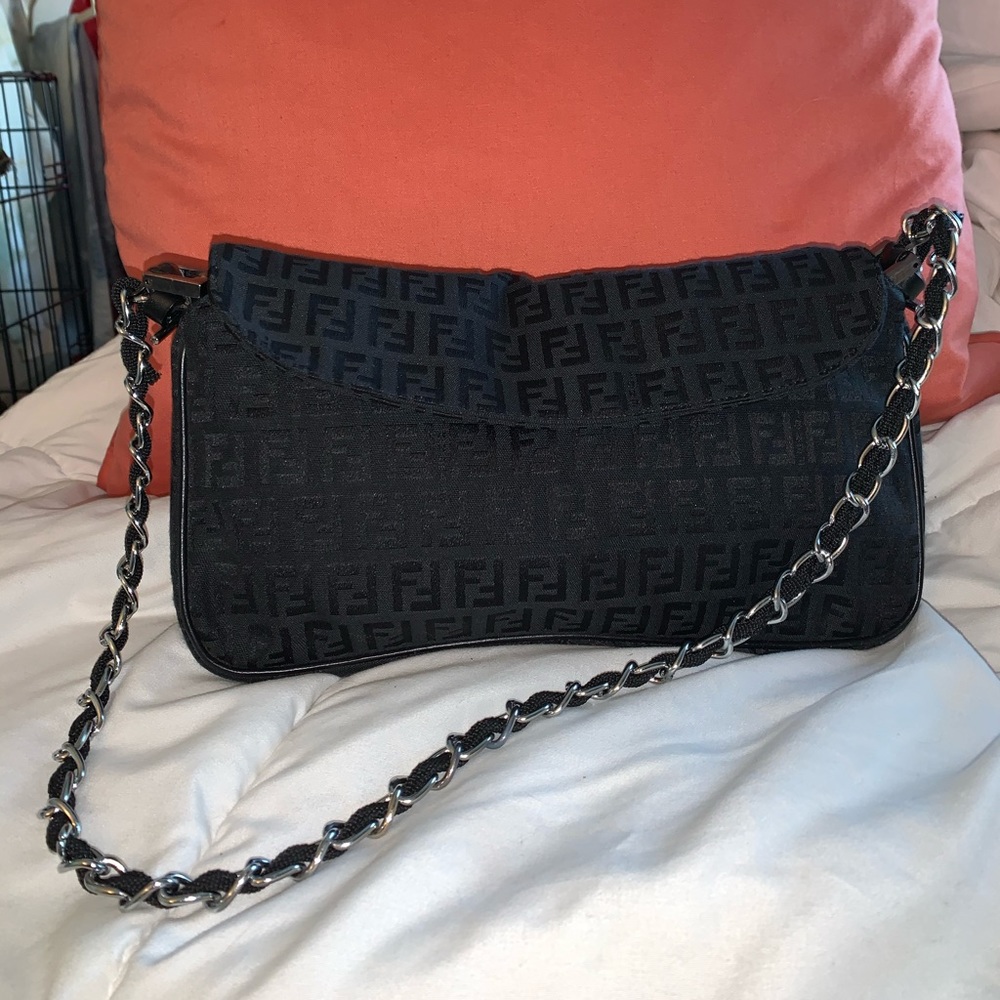 Authentic FENDI Purse 🖤🙏🏼🥰